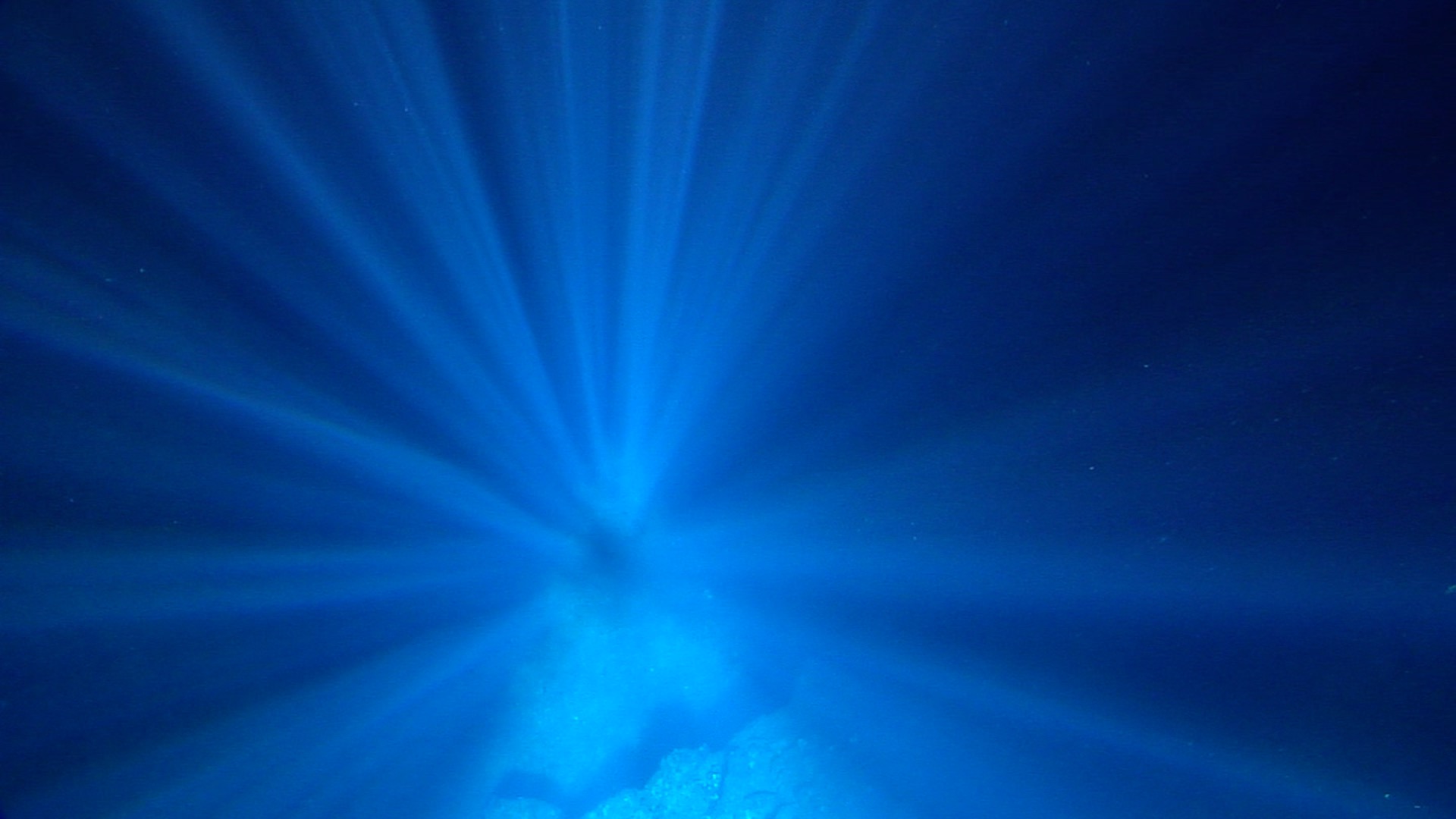 Ocean scenery looking down, sunrays streaming down, in bluewater, HD, UP15477