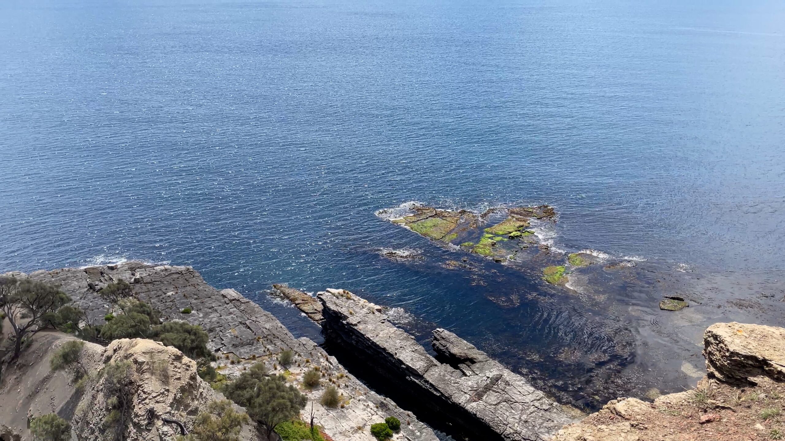 Overlooking cliffs and ocean, 4K UltraHD, UP45039